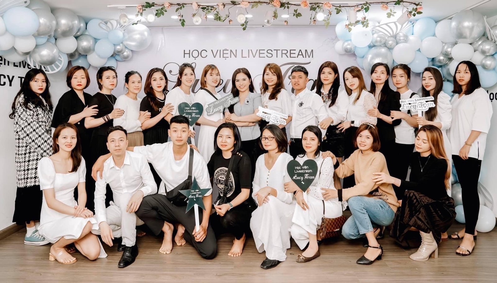 Ảnh tập thể học viên Học viện Livestream Lucy Tran